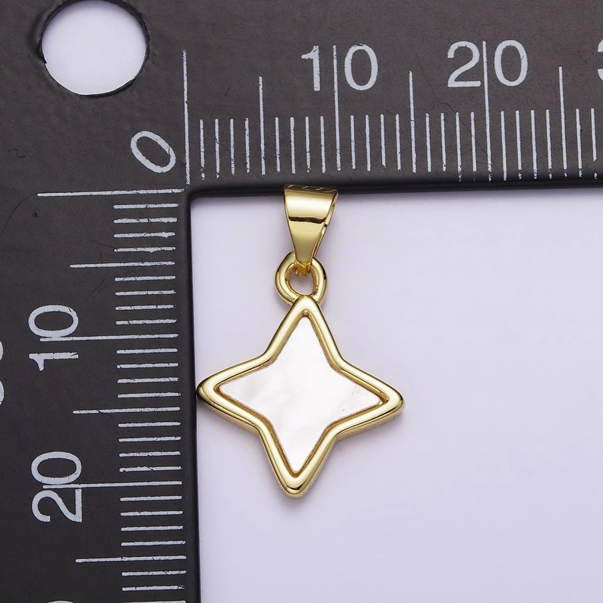 18K Gold Filled 20.8mm White Shell Pearl Celestial Star Pendant | AA552