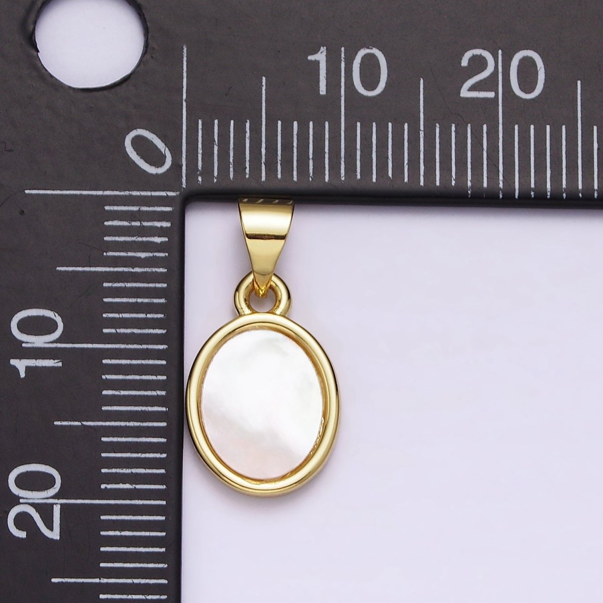 18K Gold Filled 22mm White Shell Pearl Oval Pendant | AA556