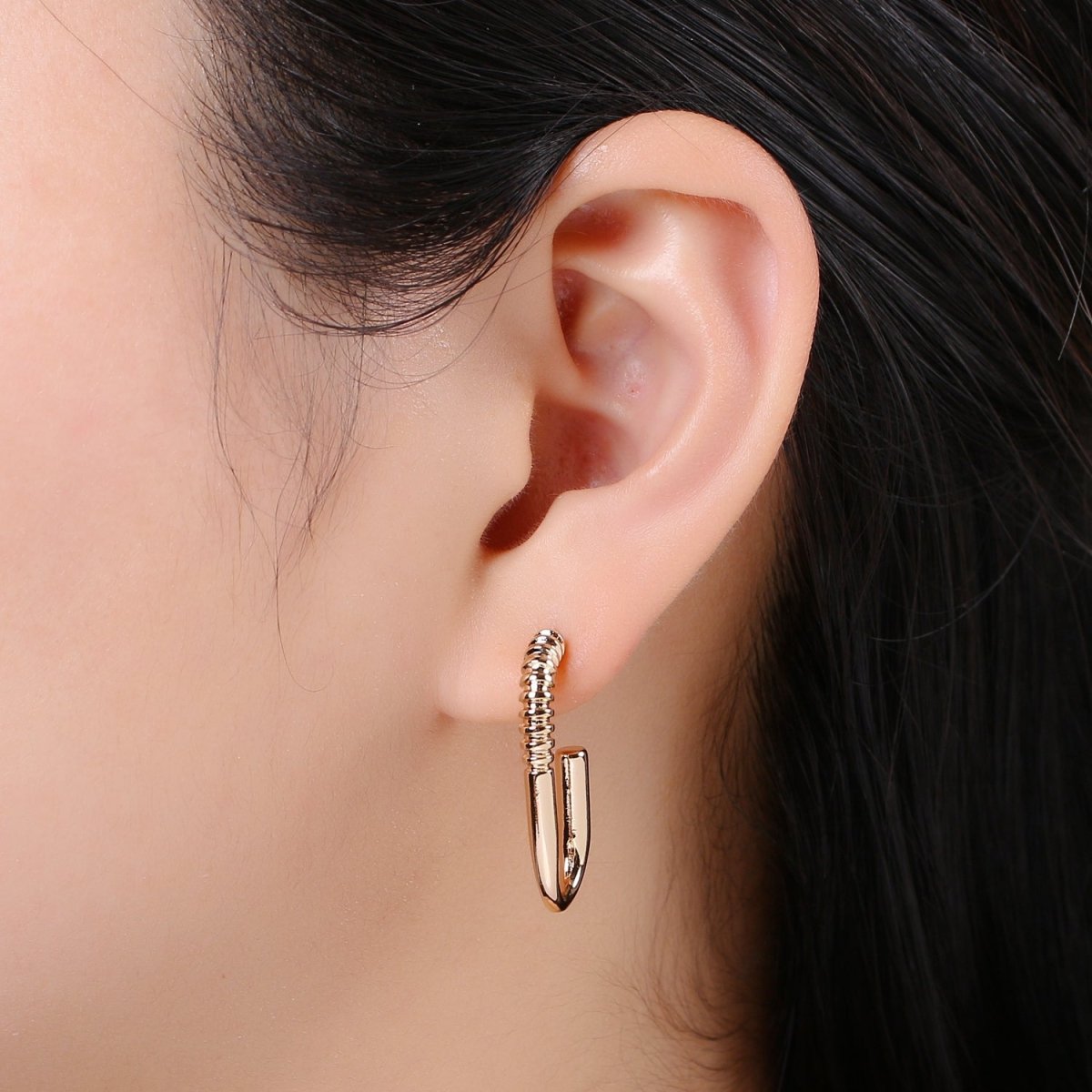 1pair Golden Curvy Rectangle Huggies Earrings, Plain Gold Filled Geometric Rectangle Shape Daily Wear Earring Jewelry Q-447