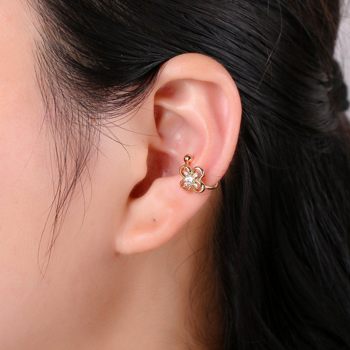 1x Dainty Flower Earcuff Gold Ear cuff cartilage earring no piercing, gold ear cuff, fake piercing, Clover earcuff, Floral ear cuff wrap, AI-082.