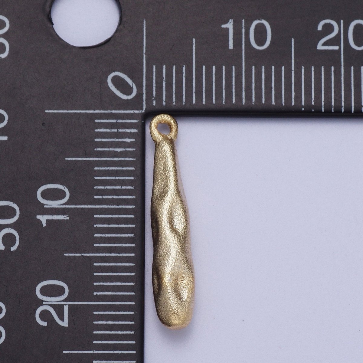 20 Pieces Gold Hammered Long Club Charm | D-574
