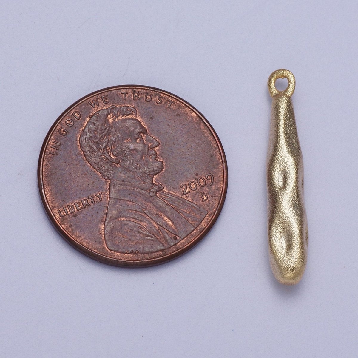 20 Pieces Gold Hammered Long Club Charm | D-574