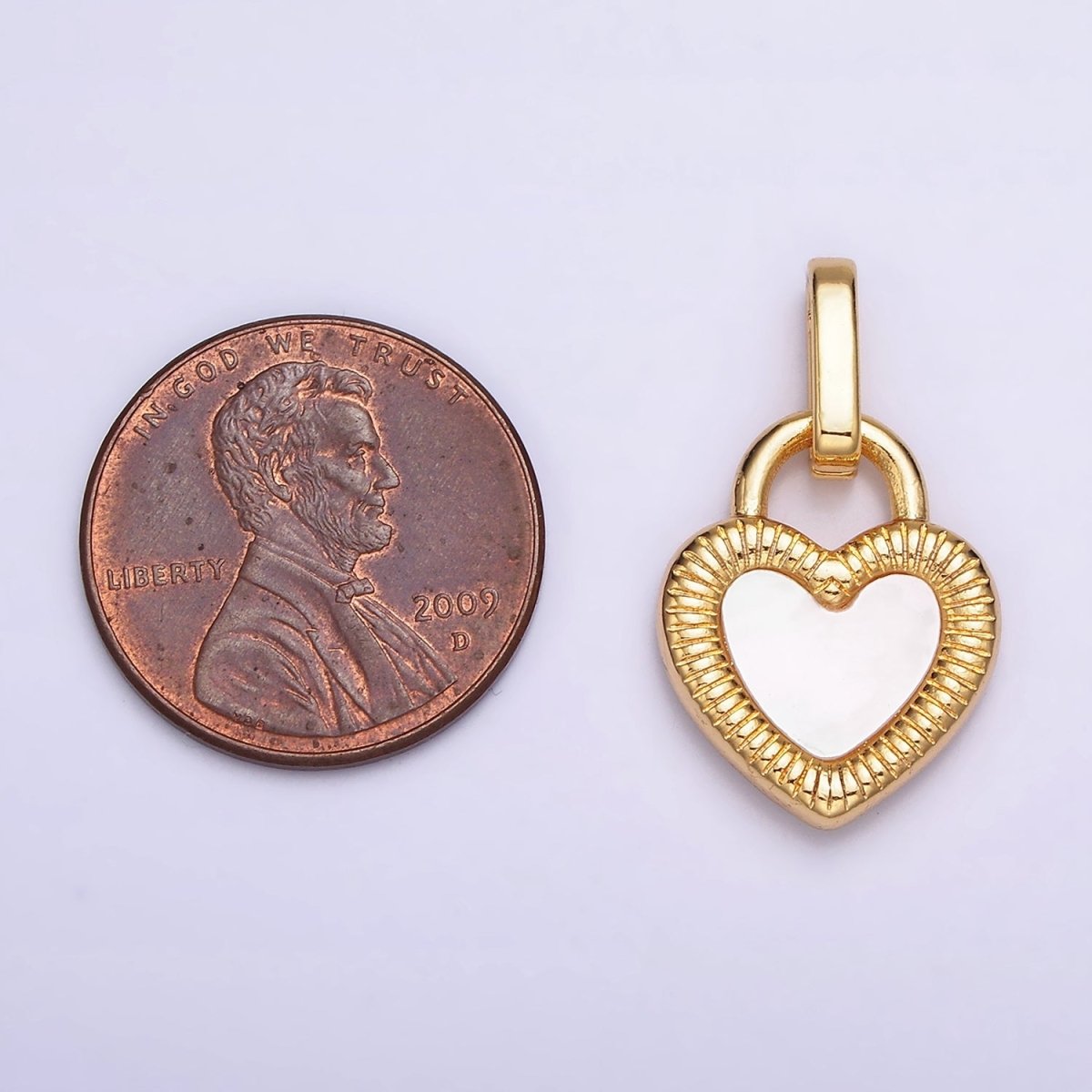 24K Gold Filled Double Sided Shell Pearl Onyx Line-Textured Heart Lock Pendant | AA-601
