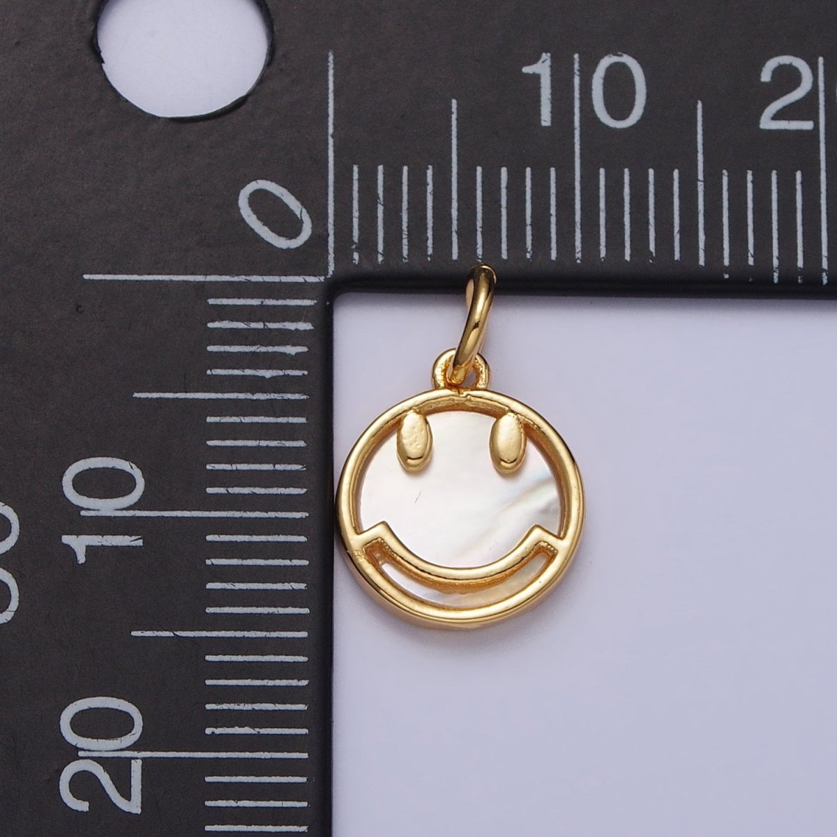 24K Gold Filled Smiley Face Shell Pearl Round Charm | AC250