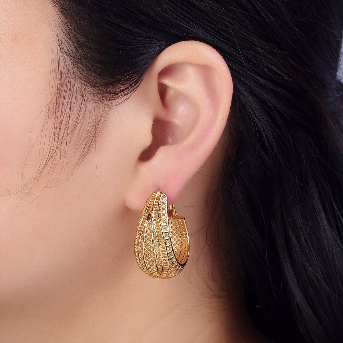 25mm Gold Filigree-Patterned Dome Hinge Hoop Earrings | AB204