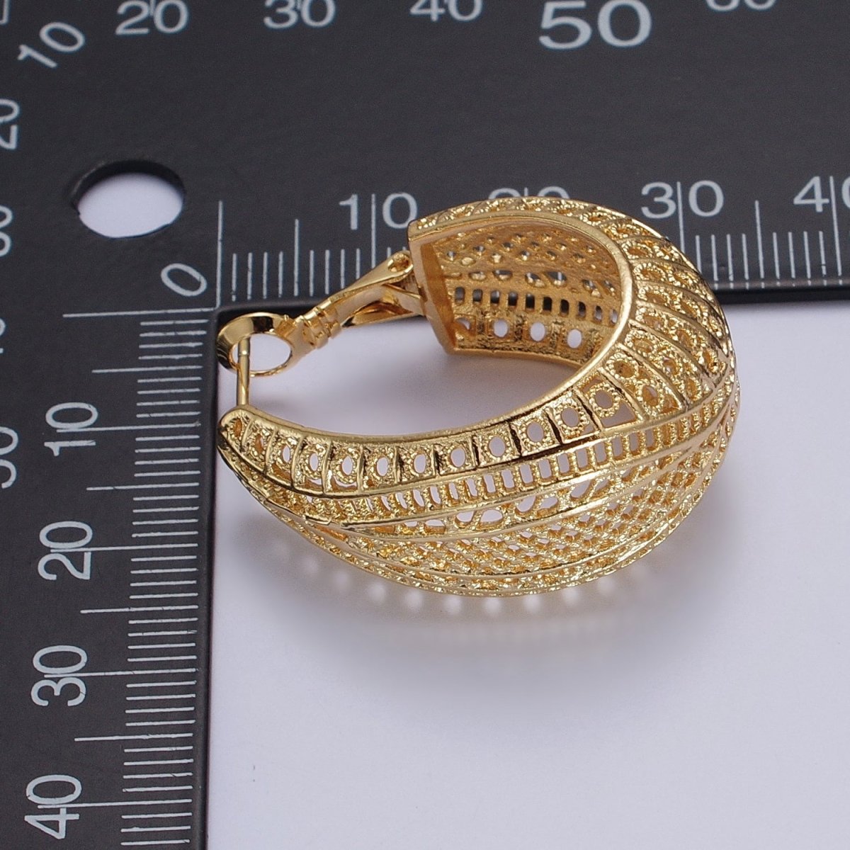 25mm Gold Filigree-Patterned Dome Hinge Hoop Earrings | AB204