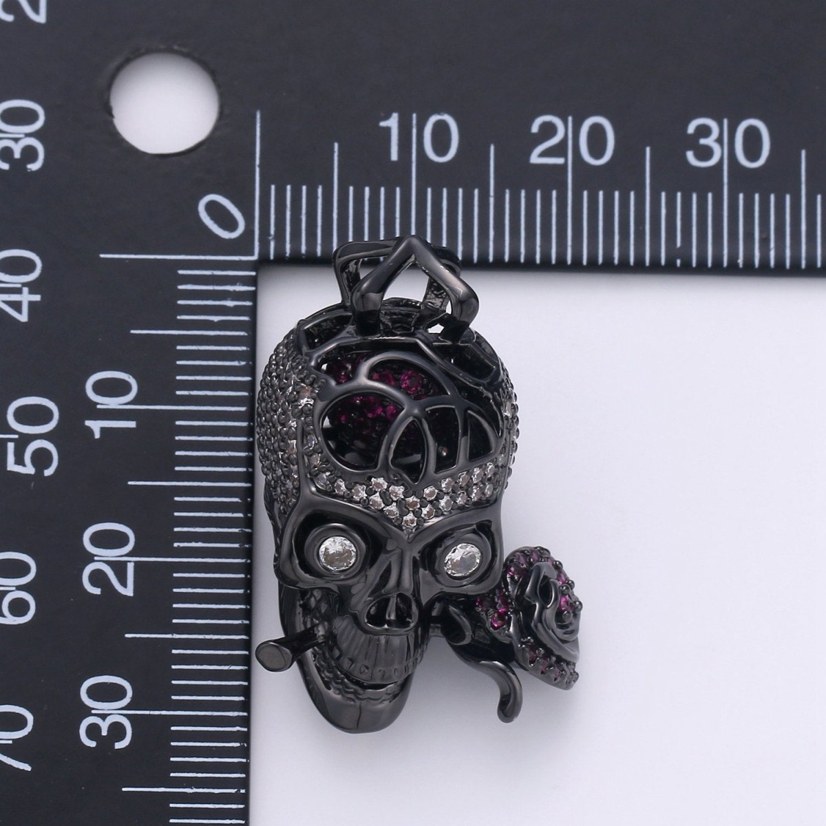 3D black eye skull charm/pendant, for DIY Jewelry Making European Charms Beaded Bracelet, Skull Necklace I-900