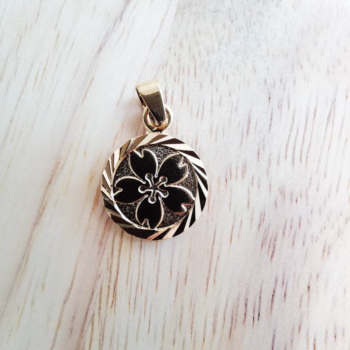 Black Gold Filled Flower Round Pendants I-835