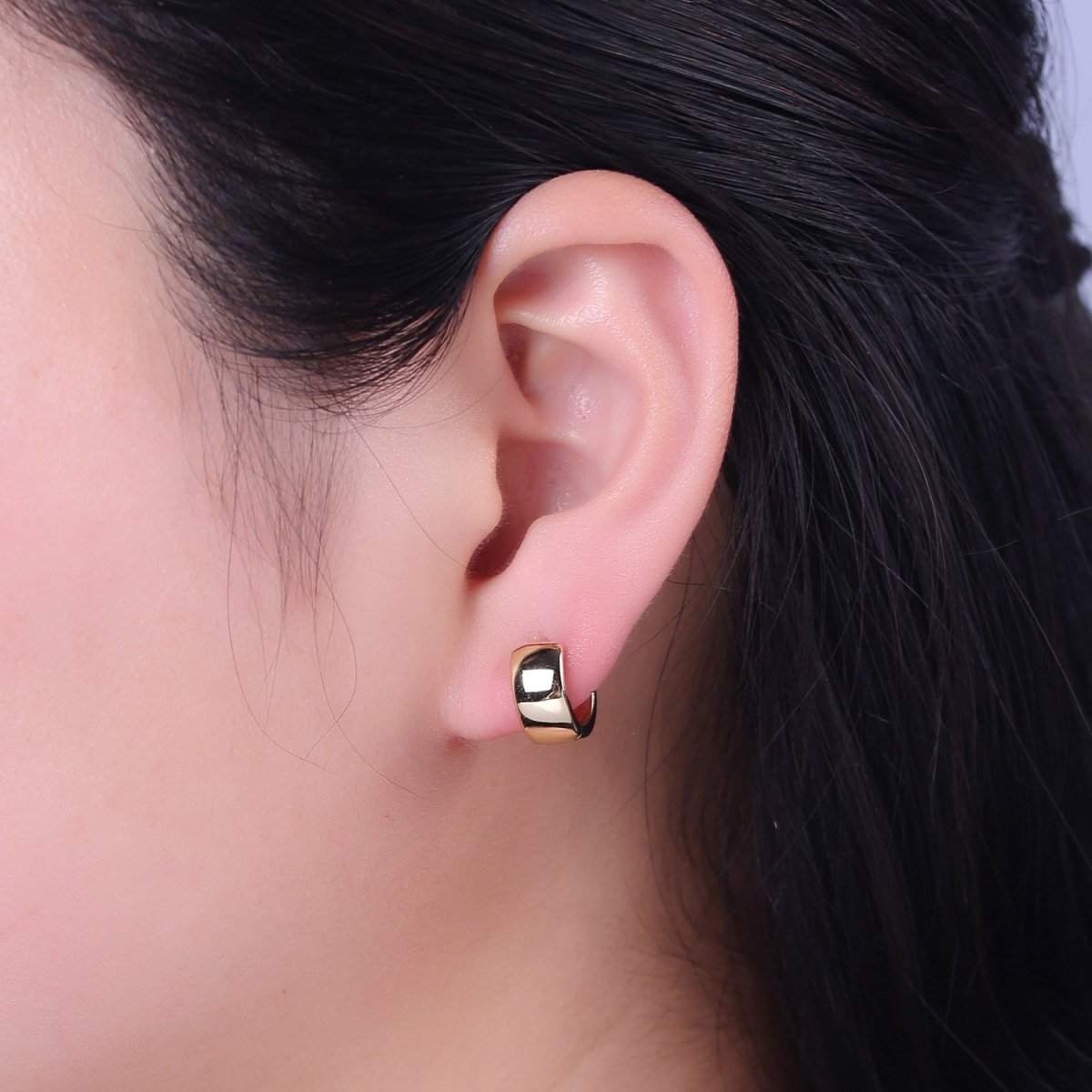 Chunky cartilage earrings in 14k Gold Filled Thick conch piercing • Wide single gold upper lobe cartilage piercing V-156
