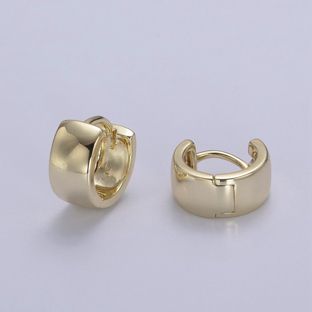 Chunky cartilage earrings in 14k Gold Filled Thick conch piercing • Wide single gold upper lobe cartilage piercing V-156