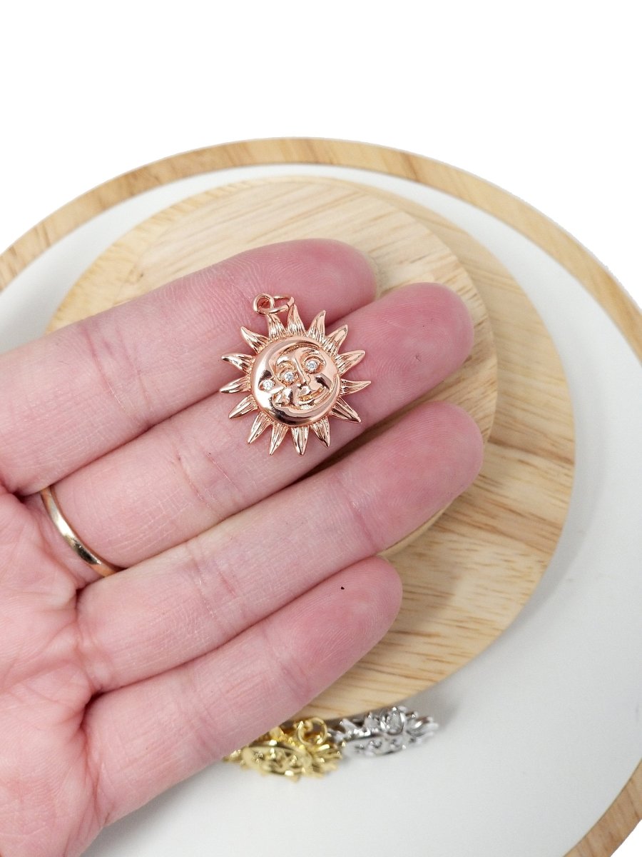 Dainty 18K Gold Filled Sun & Moon Charms in Gold / Rose Gold / Silver Color 20mmx20mm Sun moon face Happy Smile Sun Face, C-249