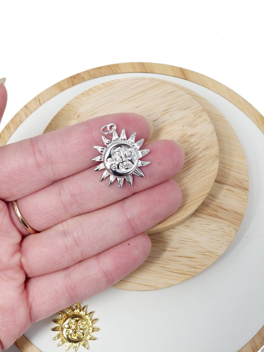 Dainty 18K Gold Filled Sun & Moon Charms in Gold / Rose Gold / Silver Color 20mmx20mm Sun moon face Happy Smile Sun Face, C-249