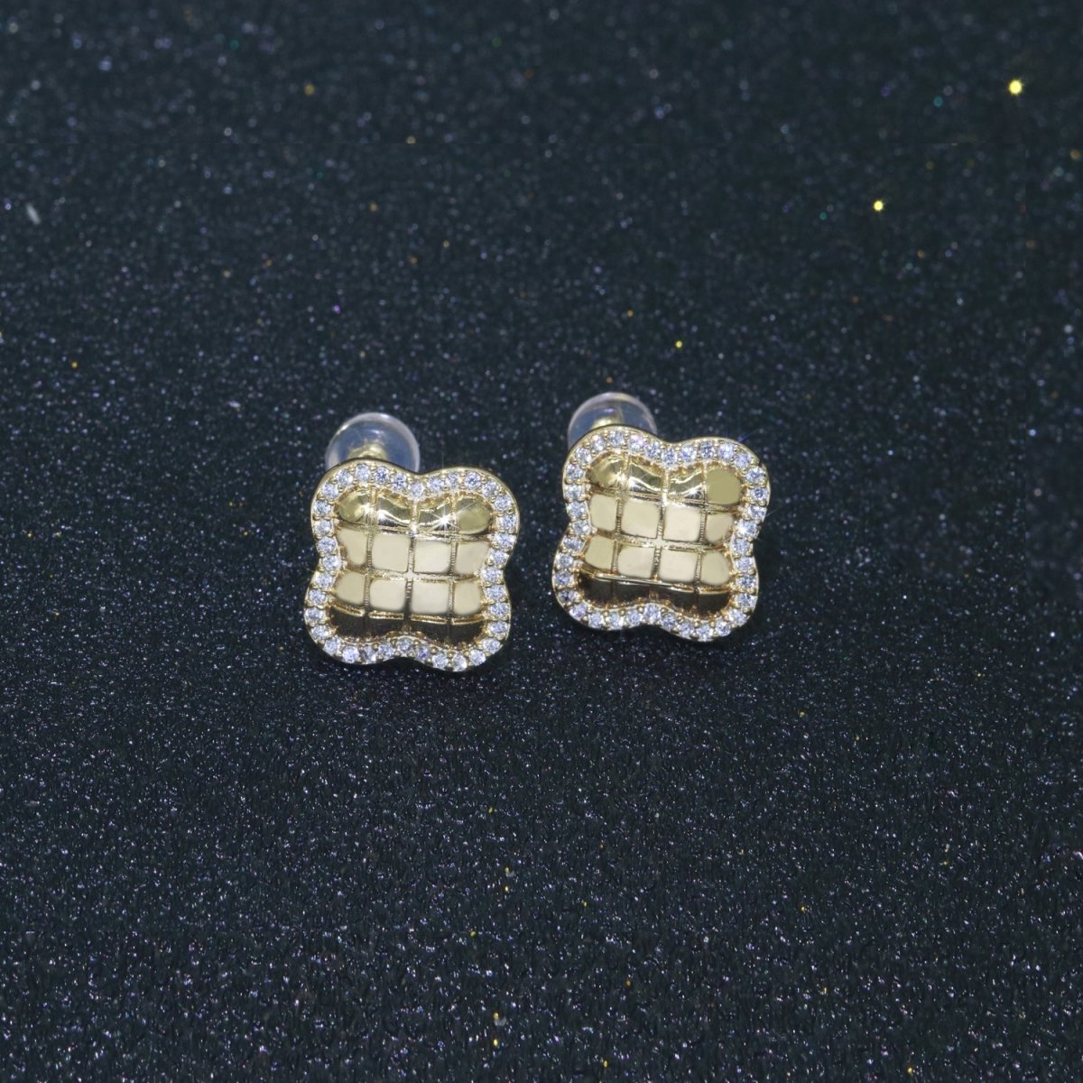 Dainty Clover CZ Stud Earring T-049