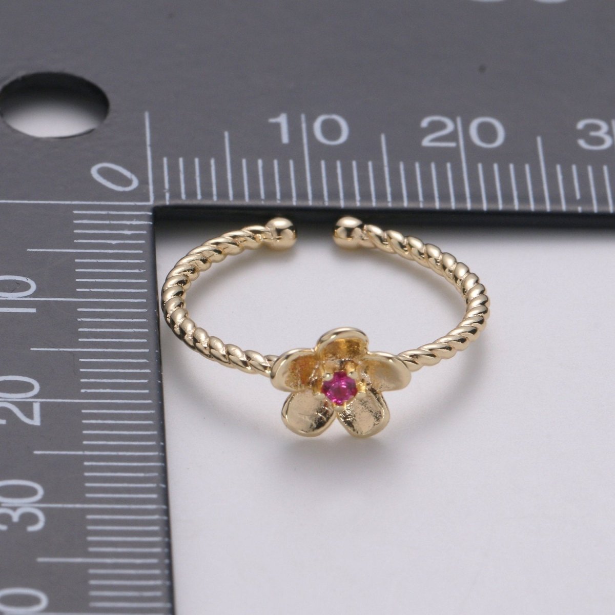 Dainty Daisy ring, Gold Mini Floral Ring, Dainty Stackable Rings, Open Adjustable Ring Crystal Daisy Flower Twisted Ring Minimalist Jewelry R-116