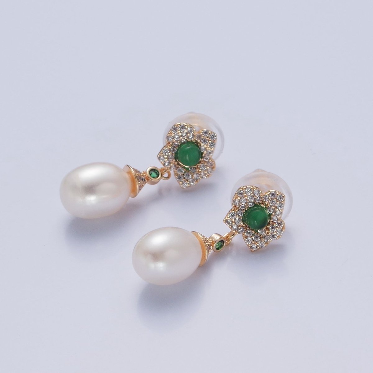 Dainty Round Pearl Stud Earring with Pave Green Flower for Wedding Jewelry T-538