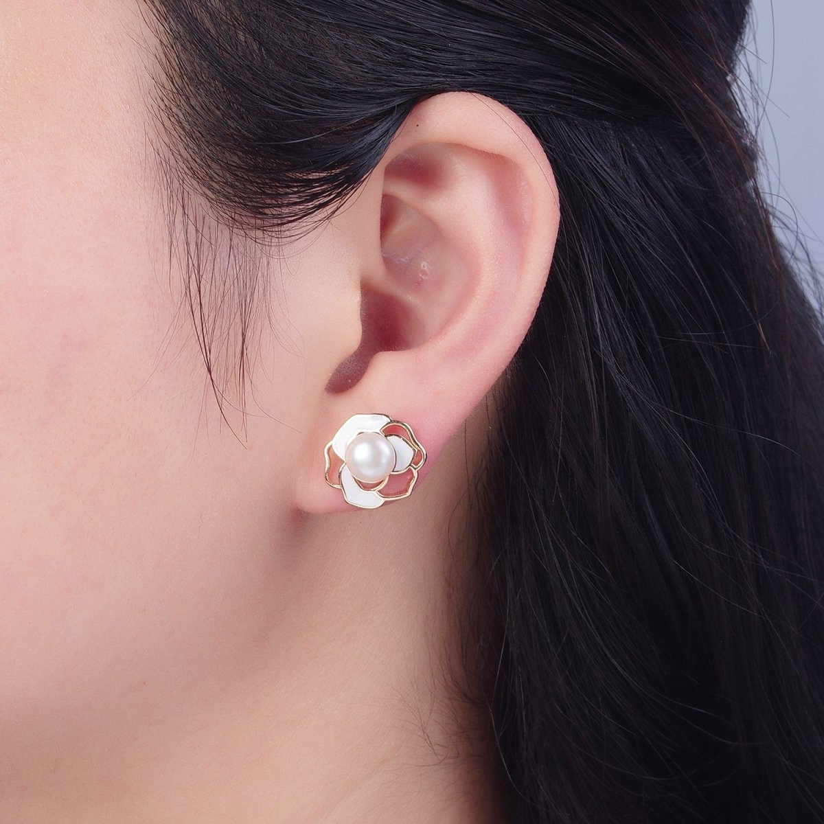 Dainty Round Pearl Stud Earring with White Enamel Flower for Wedding Jewelry T-539