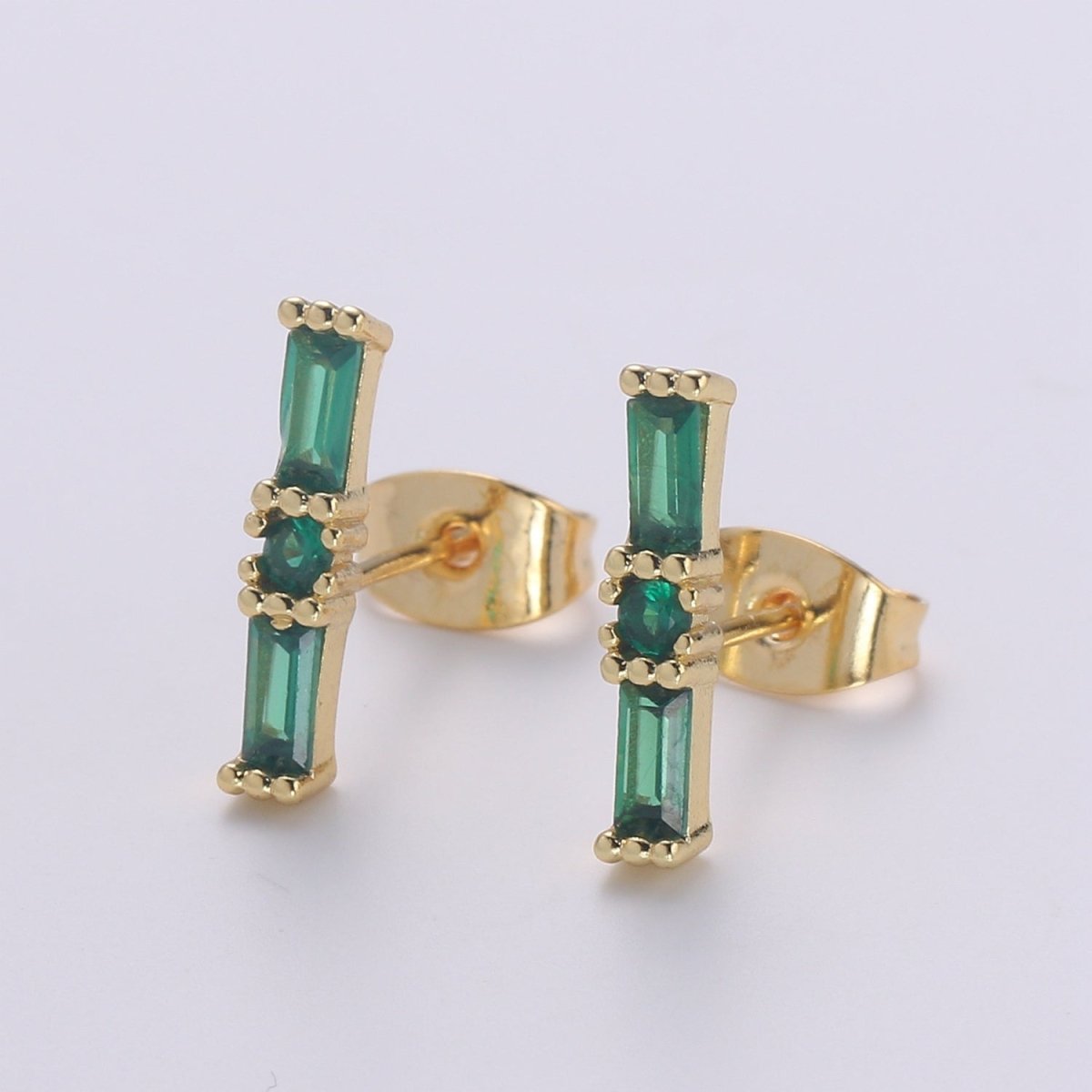 Emerald Stud Earring - Green Stone Stud Earring - Dainty Stud Earring -18k Gold Stud Earring Q-511