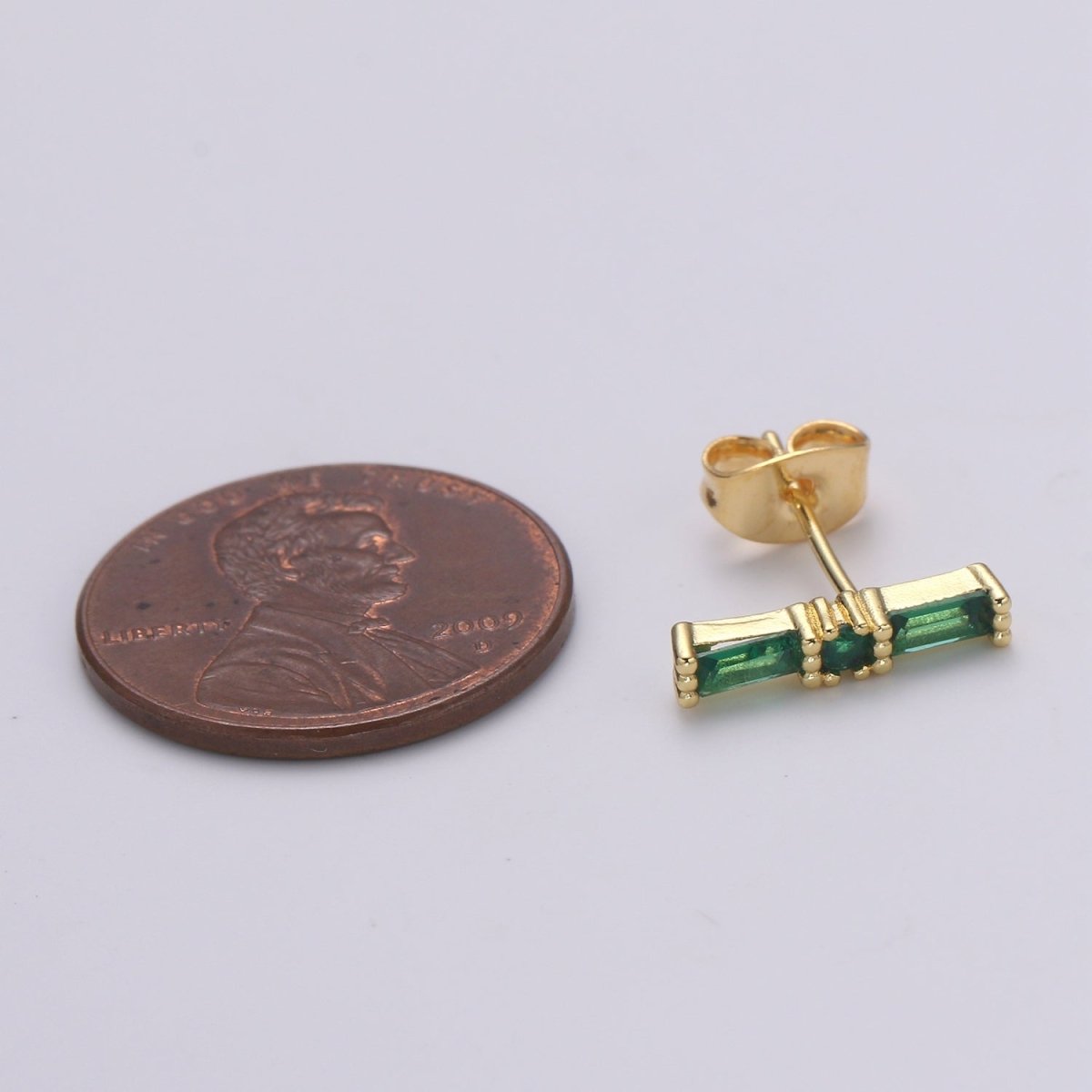 Emerald Stud Earring - Green Stone Stud Earring - Dainty Stud Earring -18k Gold Stud Earring Q-511