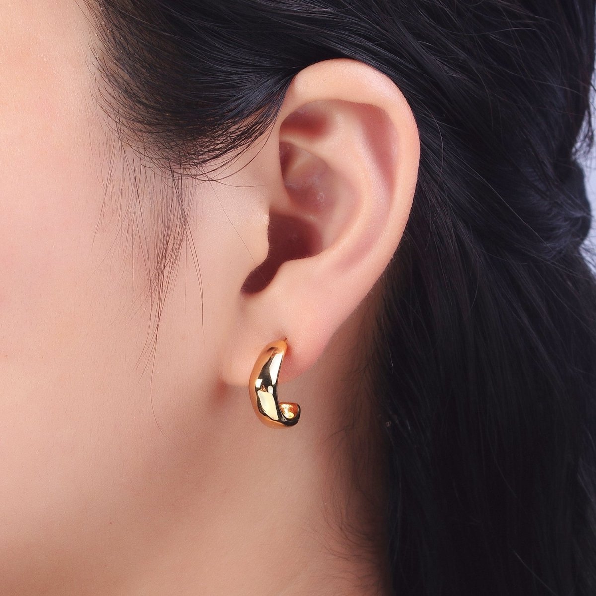 Geometric Abstract Gold Curved Stud Hoops Earrings | AB021