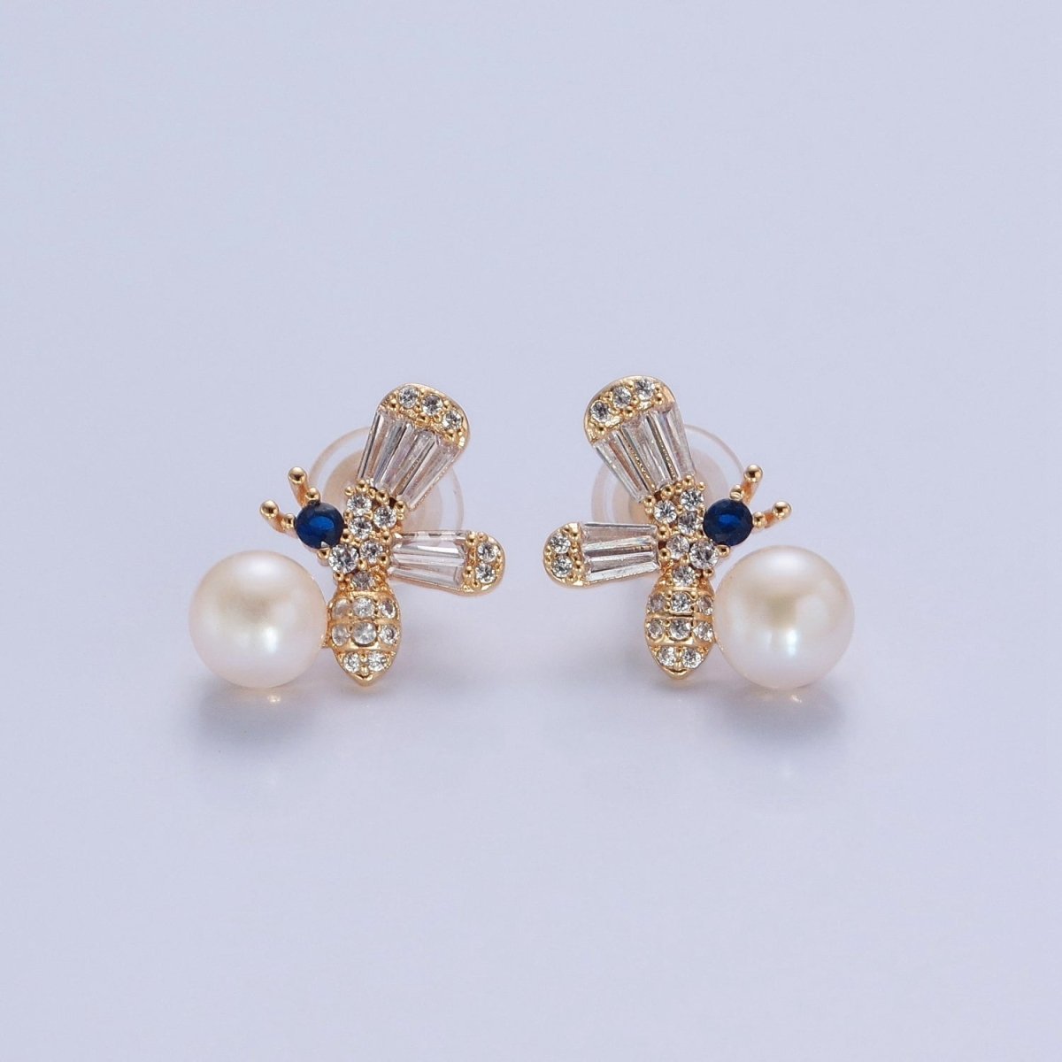 Gold Bee Earrings - Pearl Stud earrings - Minimalist Earrings - Fashion Earrings - Dainty Jewelry V-374