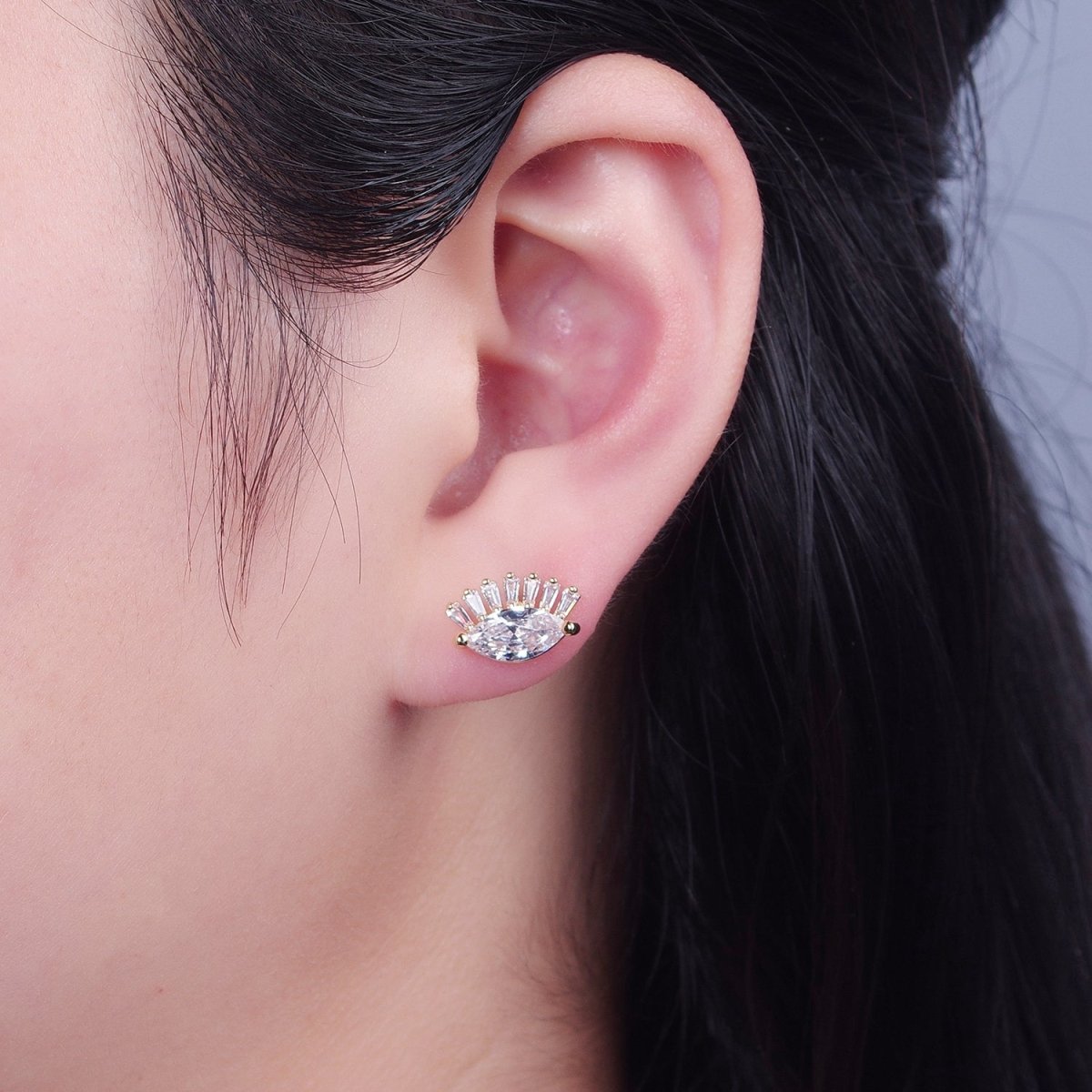 Gold Big Eye Stud Earring T-473