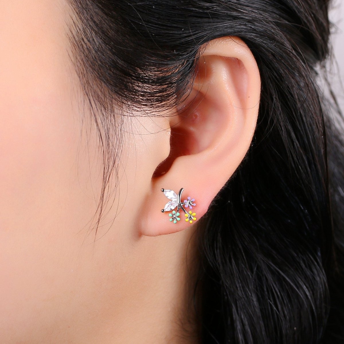 Gold Flower Stud Earring with Cz stone Q-380