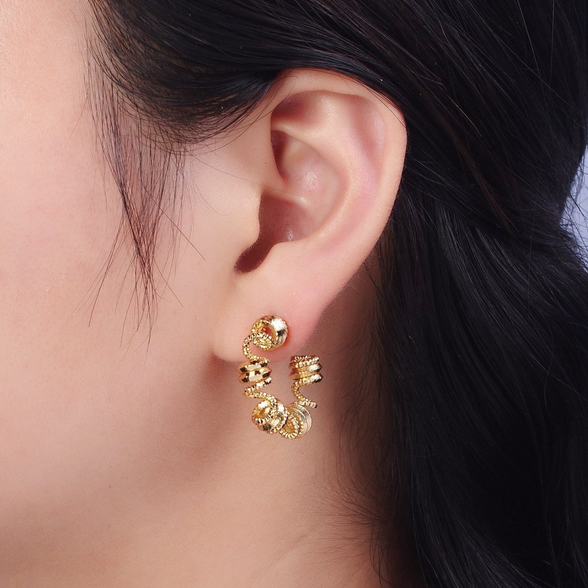 Gold Geometric Edged Spiral Coil Band C-Shaped Hoop Earrings | AE1020