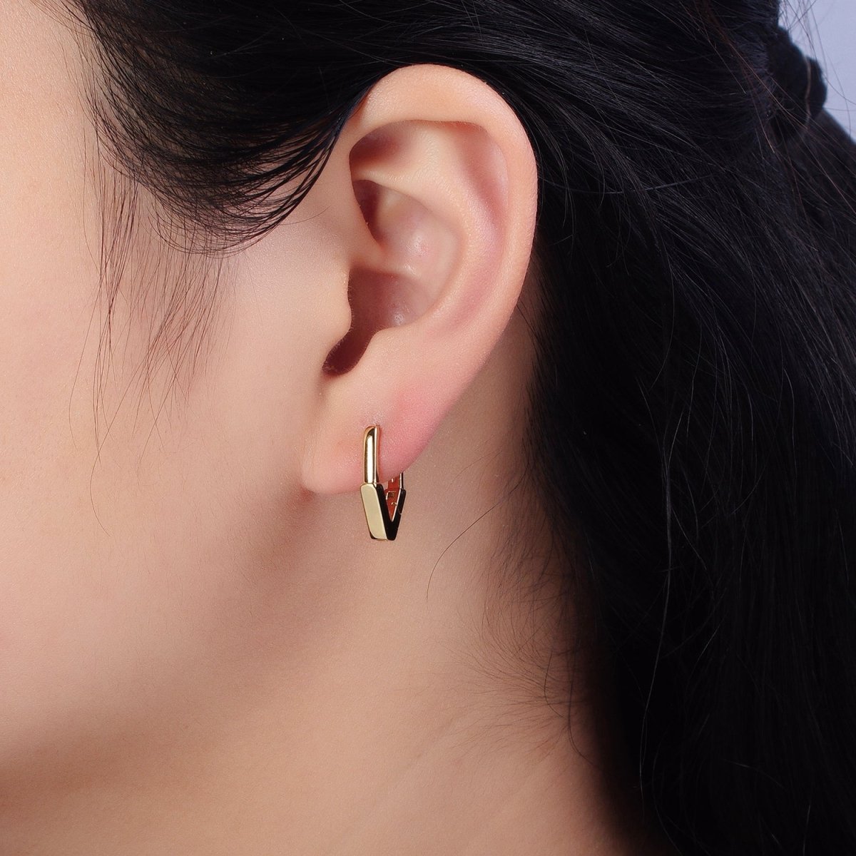 Gold Geometric V-Shaped Arrow Oblong Hoop Earrings | AB428