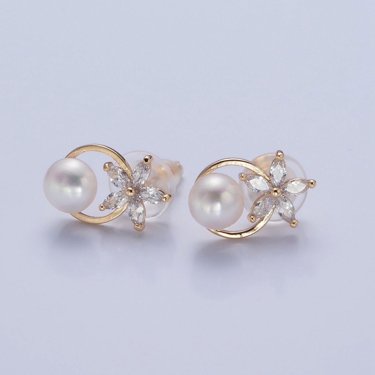 Gold Pave CZ Flower Stud Earring with Pearl for Wedding Jewelry V-371