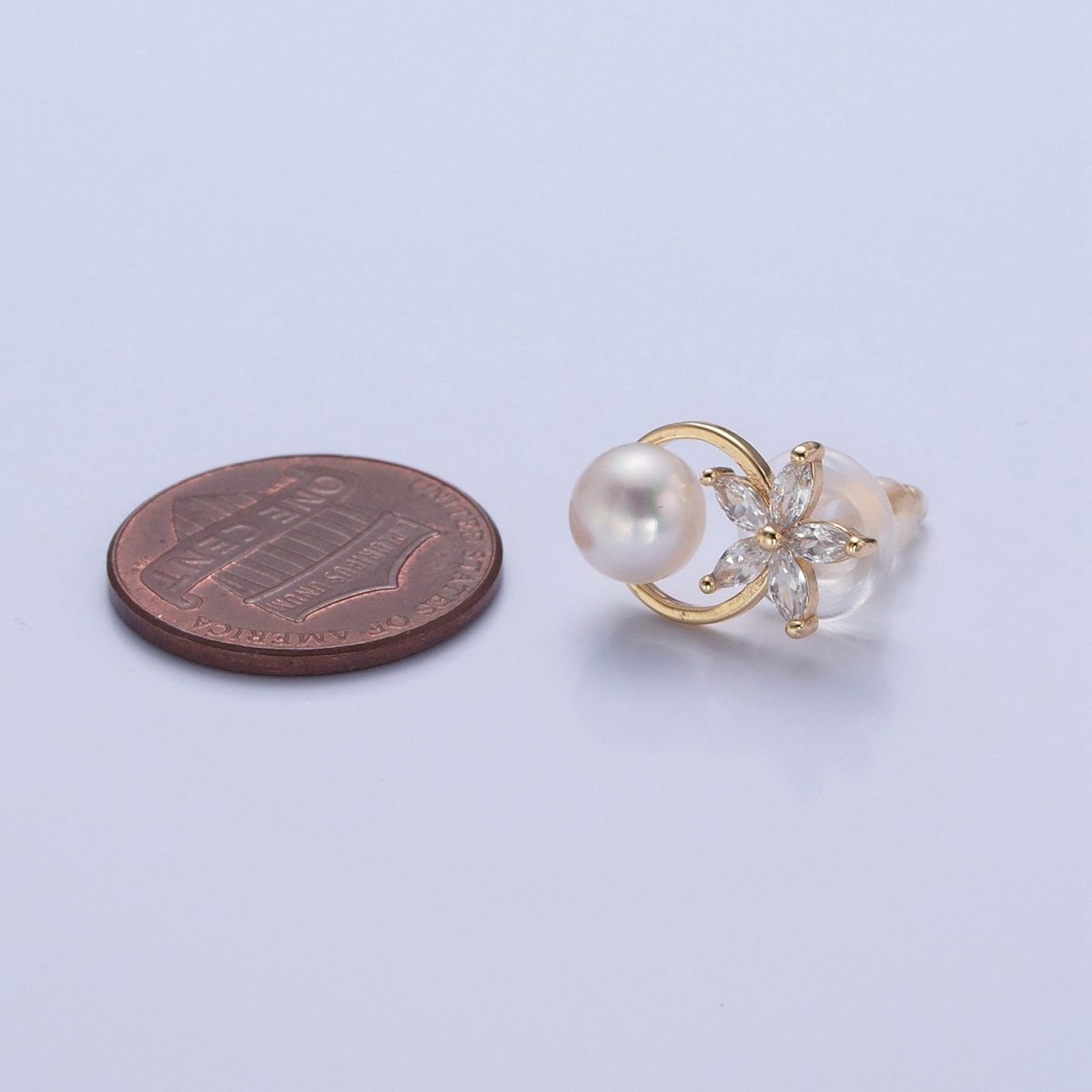 Gold Pave CZ Flower Stud Earring with Pearl for Wedding Jewelry V-371