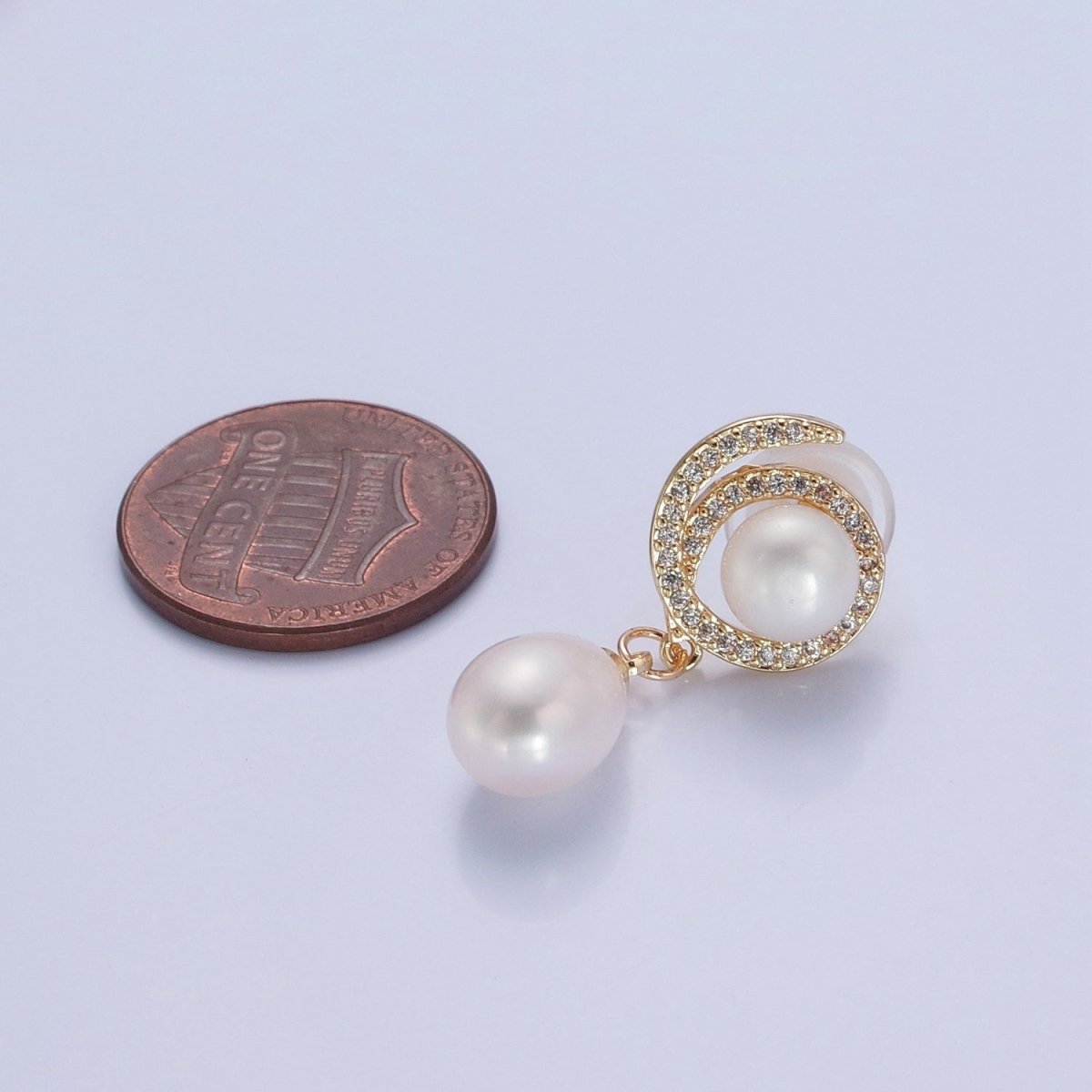 Gold Pave Round Stud Earring with Dangle Pearl for Wedding Jewelry V-373
