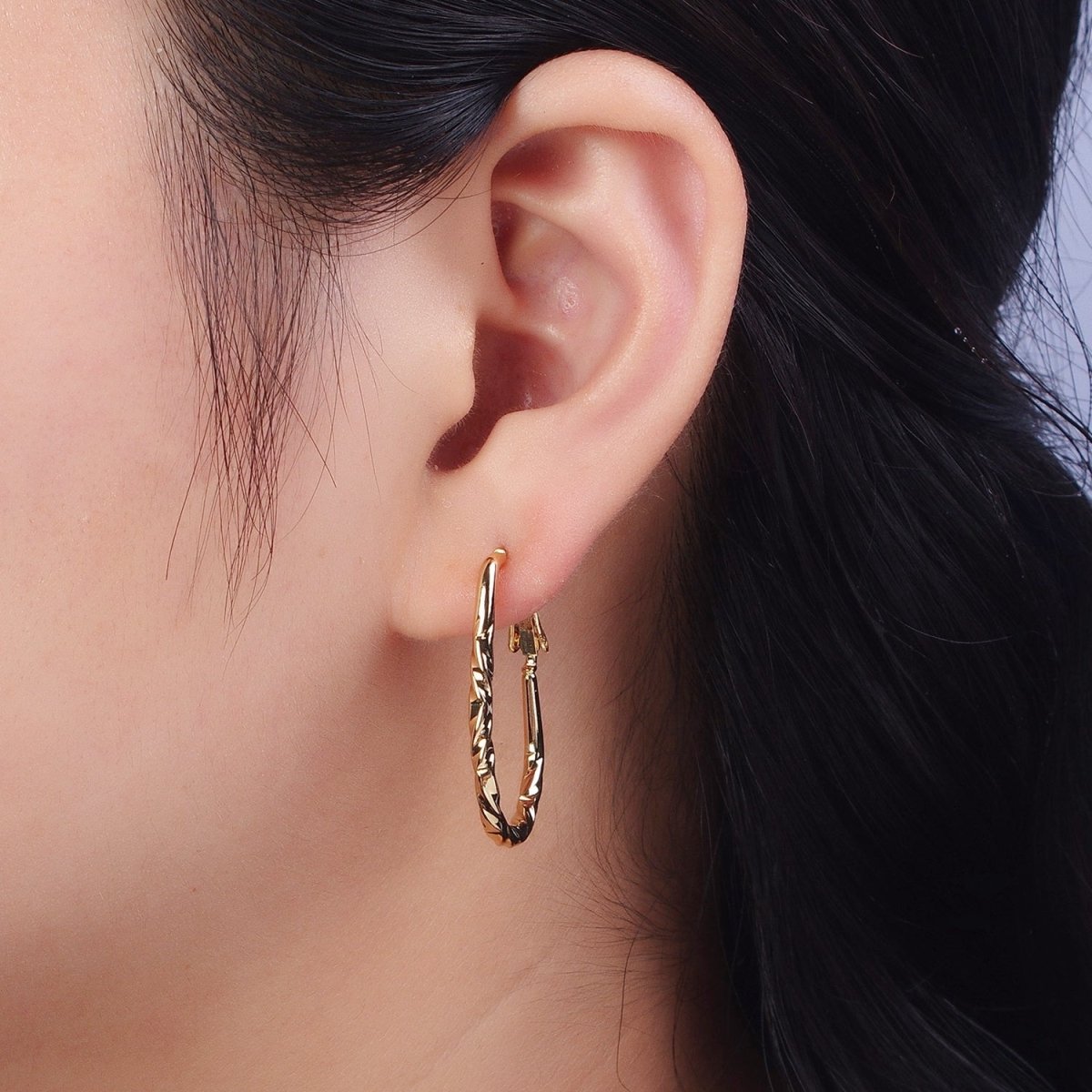 Hammered Hoop Earrings - Minimalist Hoop Earrings - Modern Hoop Earrings - Gold Oval Hoop Earrings Q-342