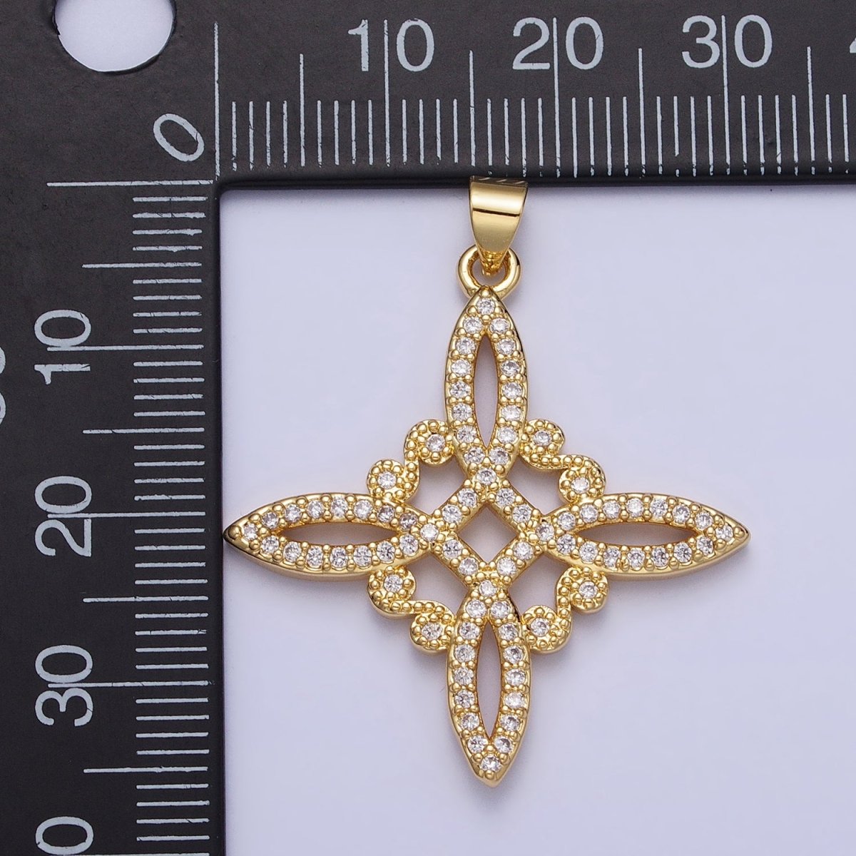 Micro Pave Celtic Knot Gold CZ Eternity Knot Circle Pendant Charm Statement Jewelry Luxury Elegant AA145