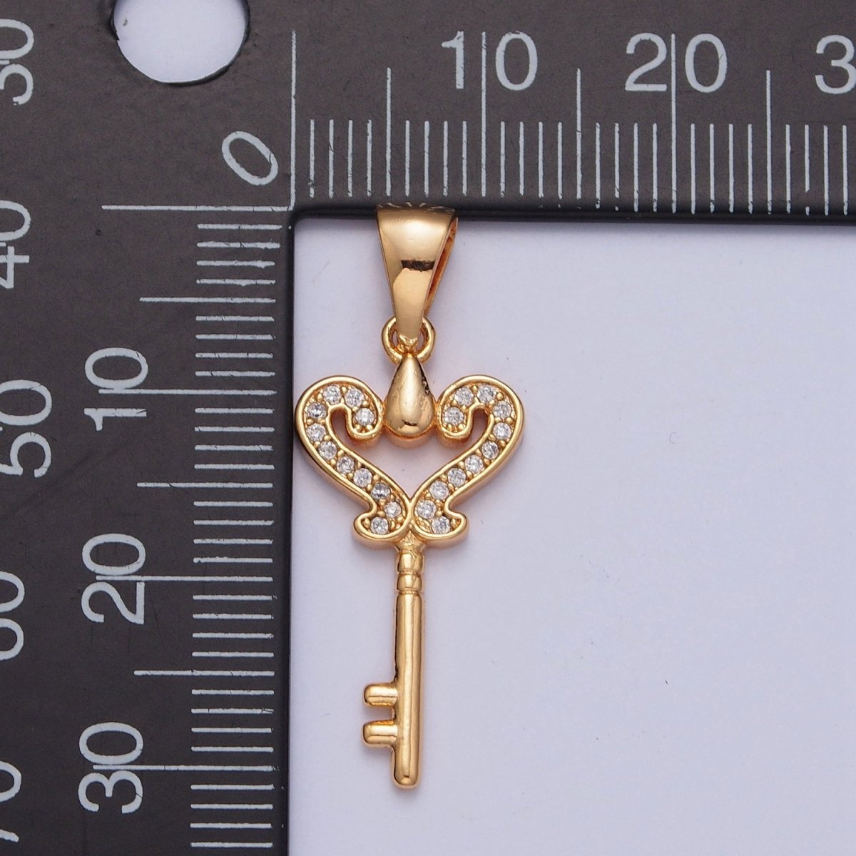 Micro Pave CZ Heart Themed Lock Key Pendant For Necklace Making X-378