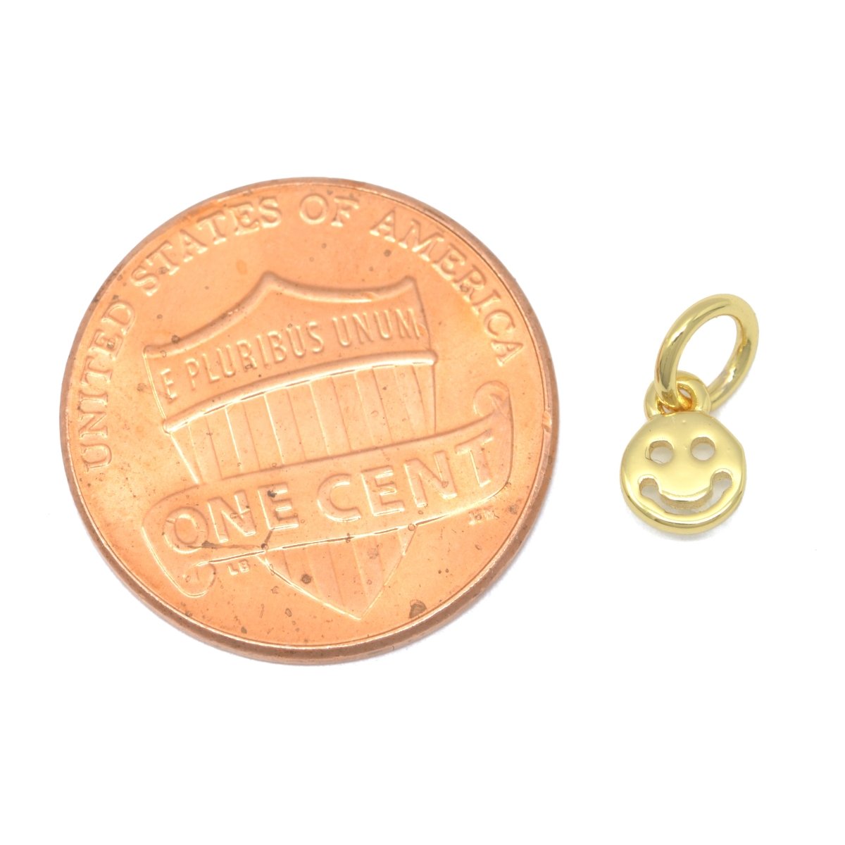 Overstock Clearance Gold Filled Simple Smiley Face Round Charm M-390