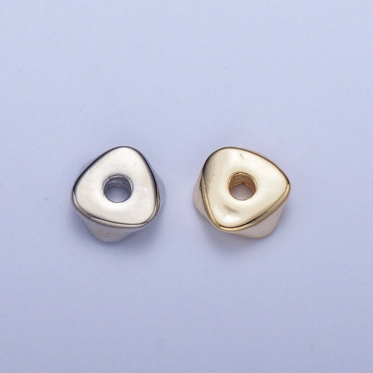 20 Pieces Pack 6.4mm Triangle Twist Geometric Spacer Beads Jewelry Component in Gold & Silver B-102 B-104