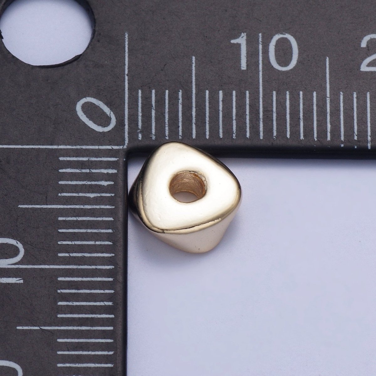 20 Pieces Pack 8.6mm Triangle Twist Geometric Spacer Beads Jewelry Component in Gold & Silver B-058 B-061