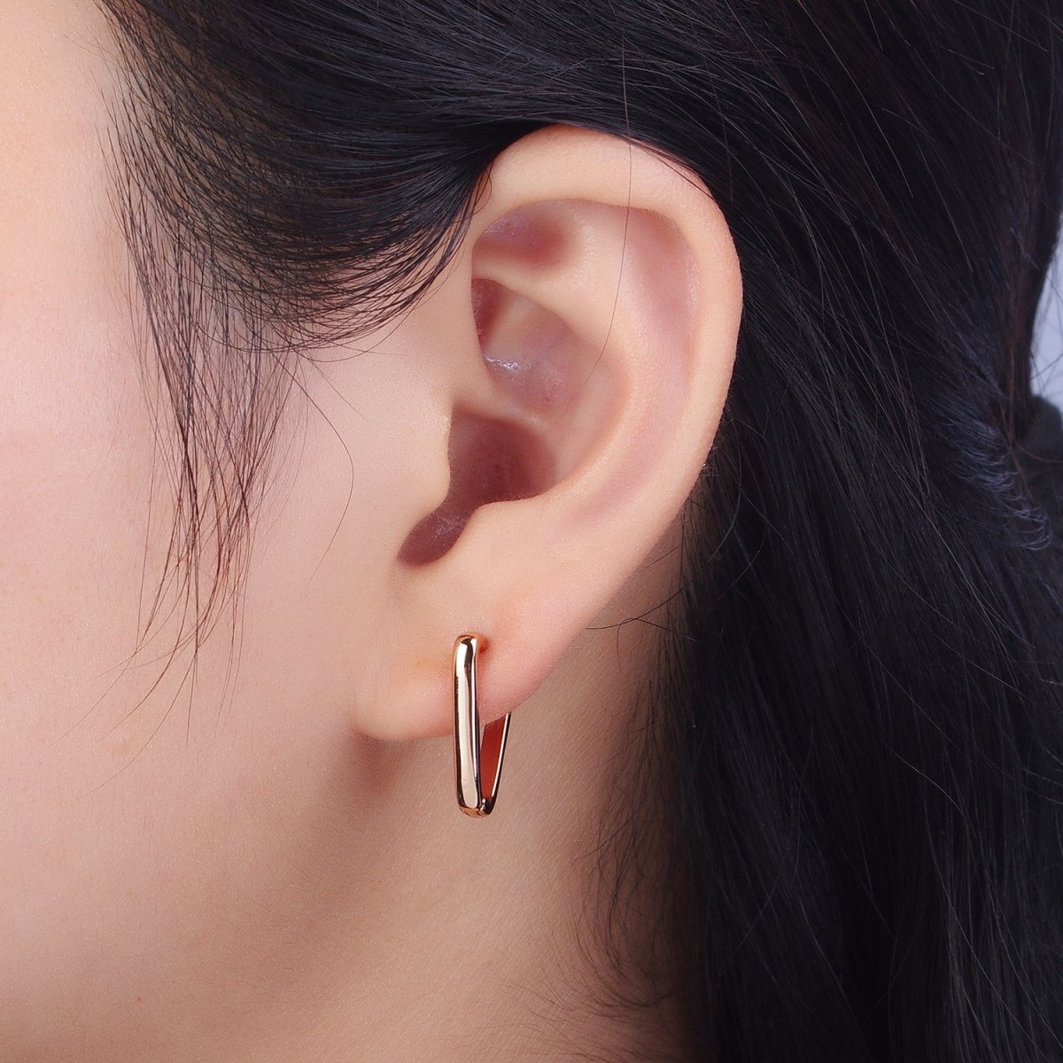 Pinky Gold Triangle Geometric 17.3mm Huggie Hoop Earrings | V-040