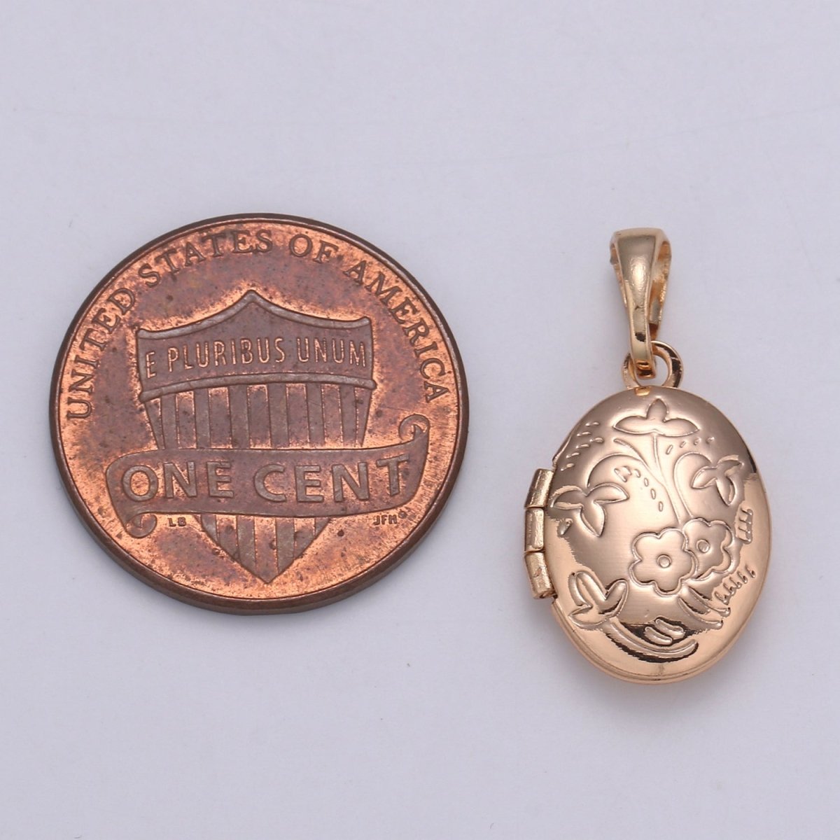 Rose Gold Filled Oval Locket Flower Photo Locket, Minimalist Jewelry, Necklace Pendant for Jewelry Making supply H-127