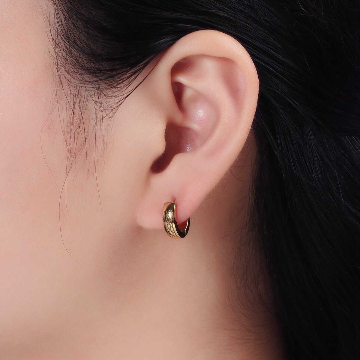 Stainless Steel 13mm Geometric Line-Engraved Huggie Earrings | AE743