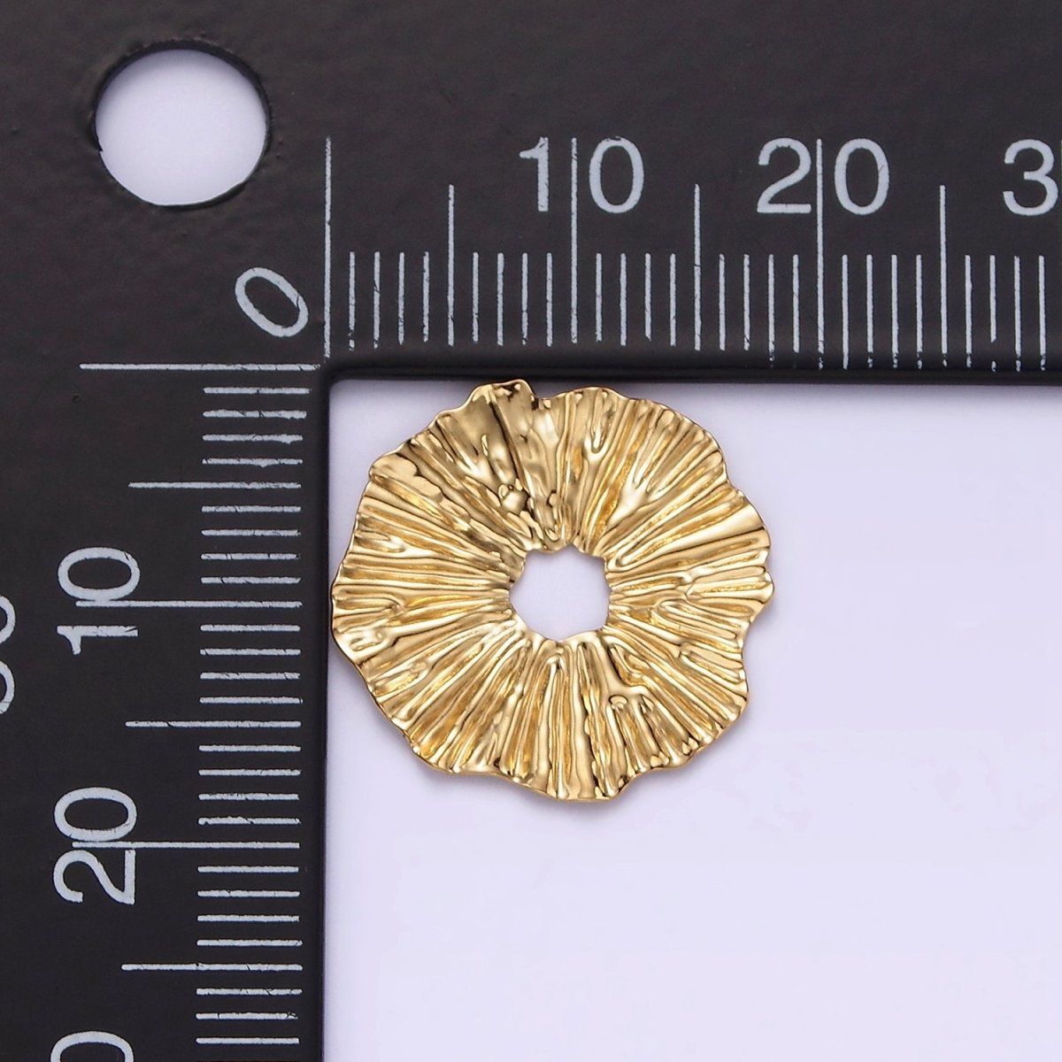 Stainless Steel 17.5mm Abstract Hammered Donut Flower Round Charm | P1358