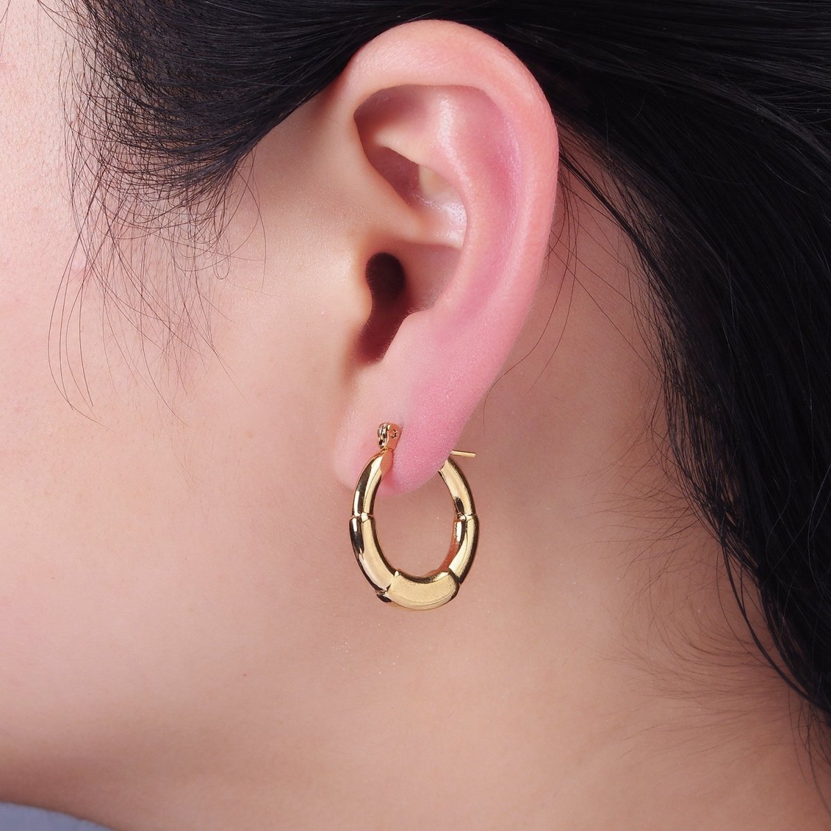 Stainless Steel 20mm Over-Edged Band Round Minimalist Latch Hoop Earrings | AE440