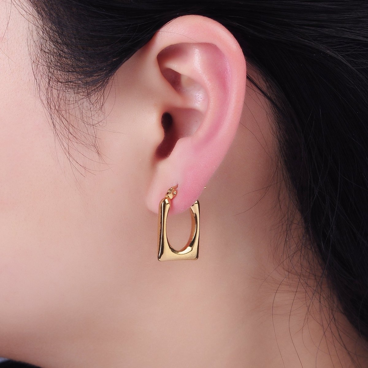 Stainless Steel 20mm U-Shaped Rectangular Minimalist Latch Hoop Earrings | AE436