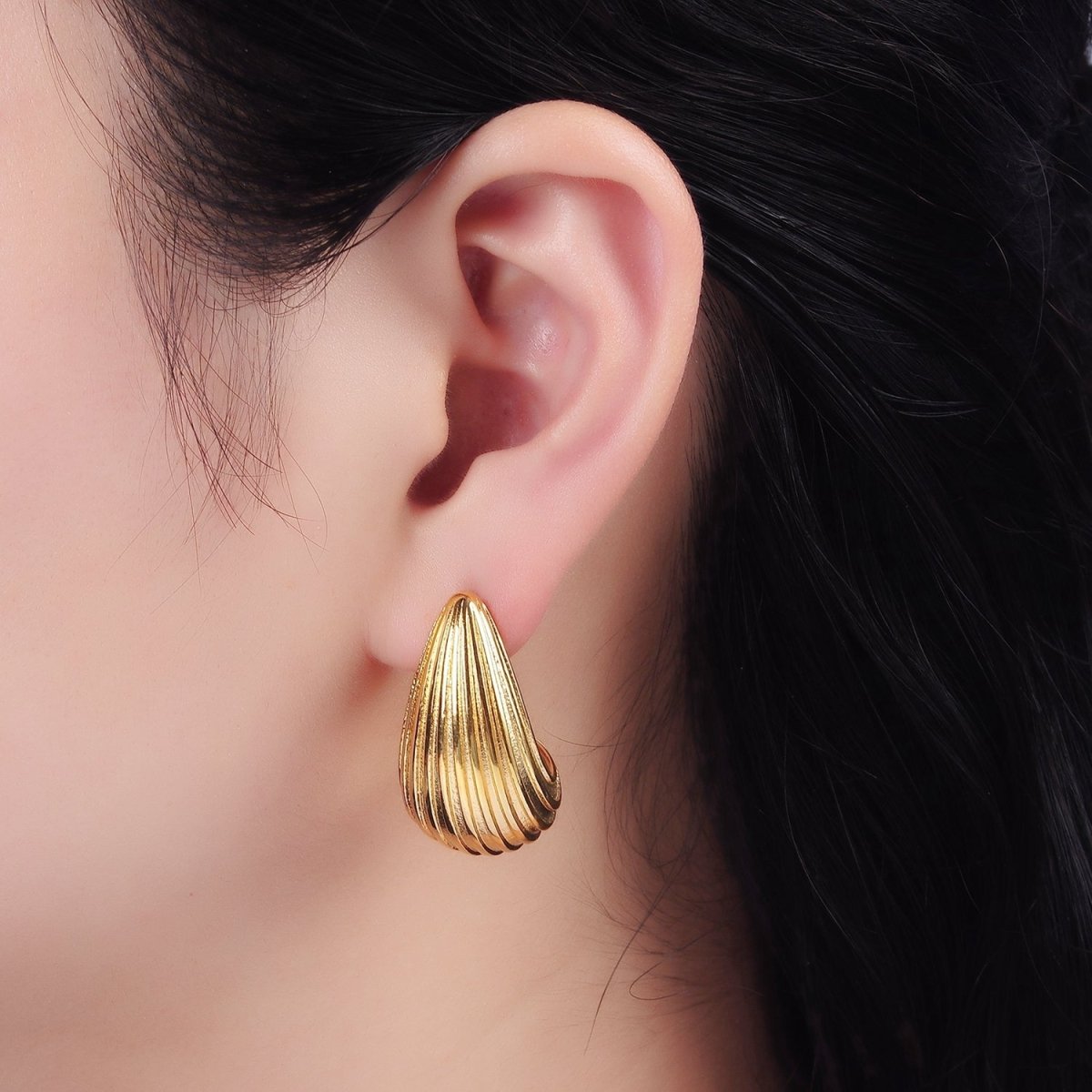 Stainless Steel 30mm Edged Line-Textured Dome Teardrop J-Shaped Hoop Earrings | AE415