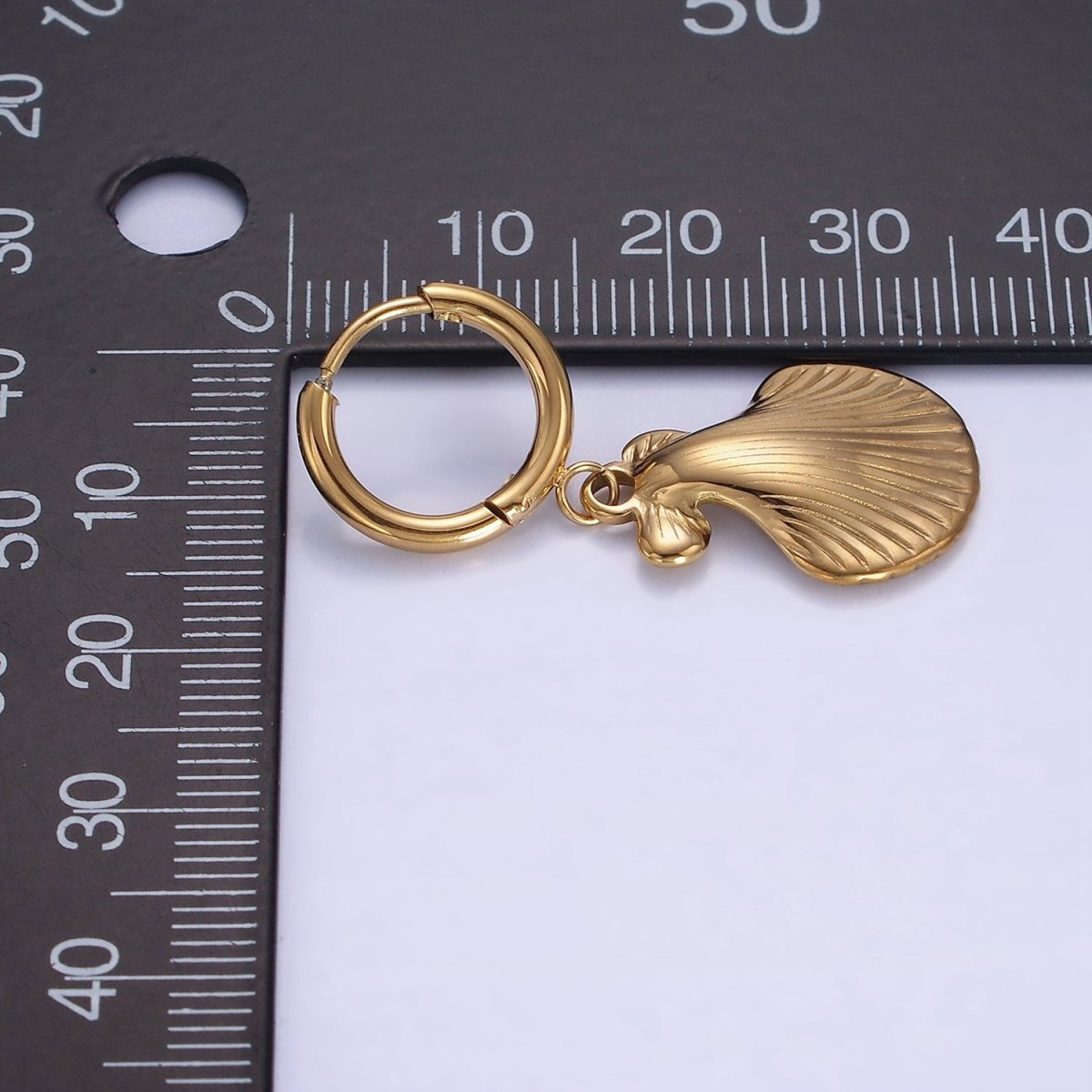 Stainless Steel Lined Ocean Sea Clam Shell Minimalist Drop Huggie Earrings | AE465