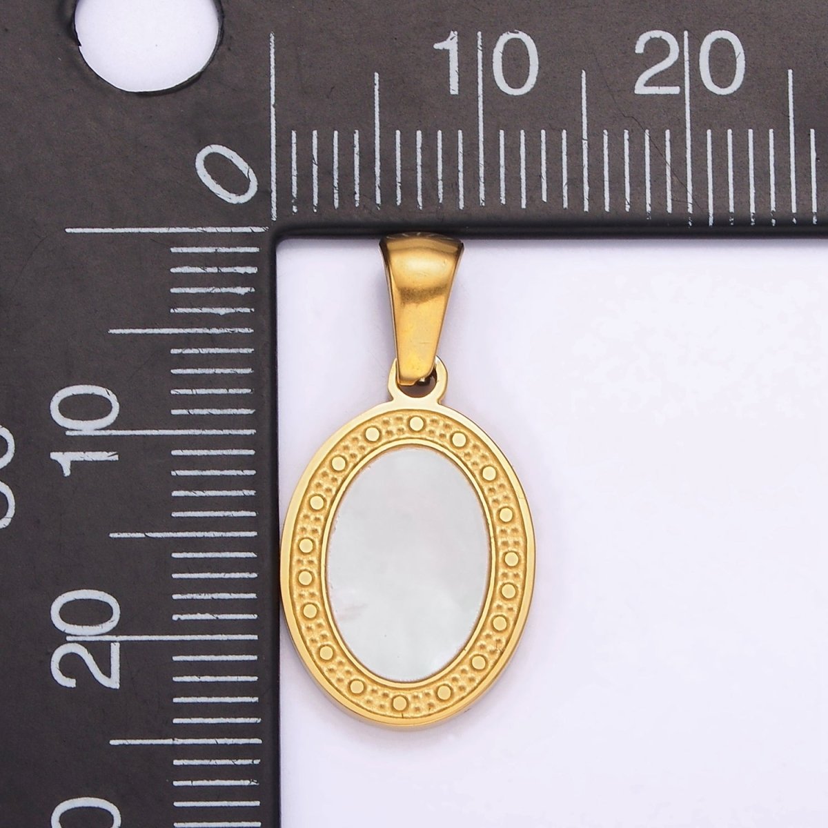 Stainless Steel Shell Pearl Dotted Frame Oval Pendant | P-852