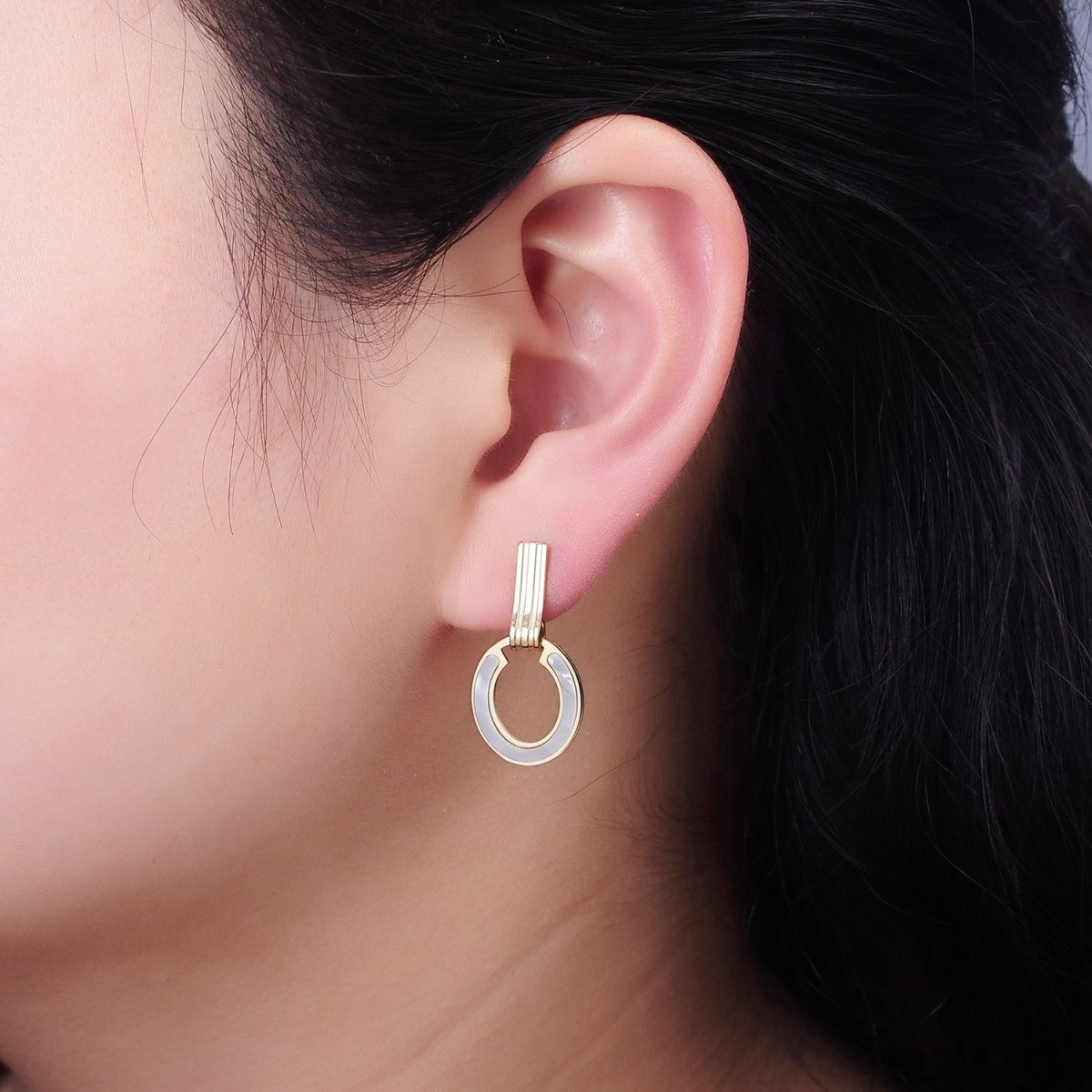 Stainless Steel Shell Pearl Oval Multiple Lined Stud Earrings | AB1154