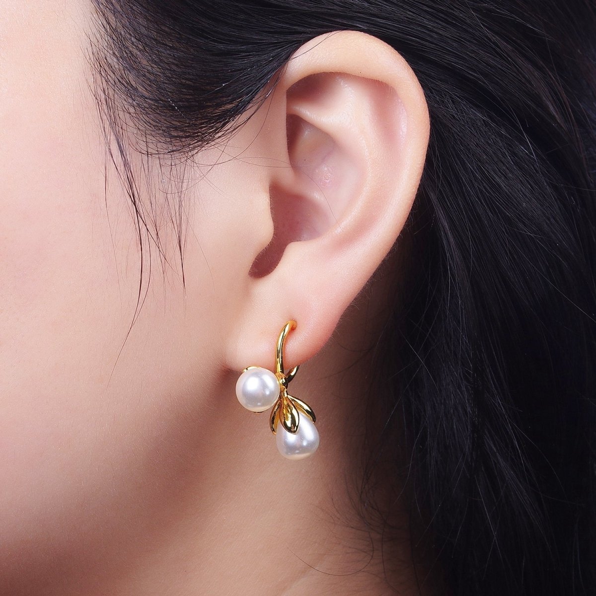 White Pearl Hanging Flowers Gold Stud Earrings | AB005