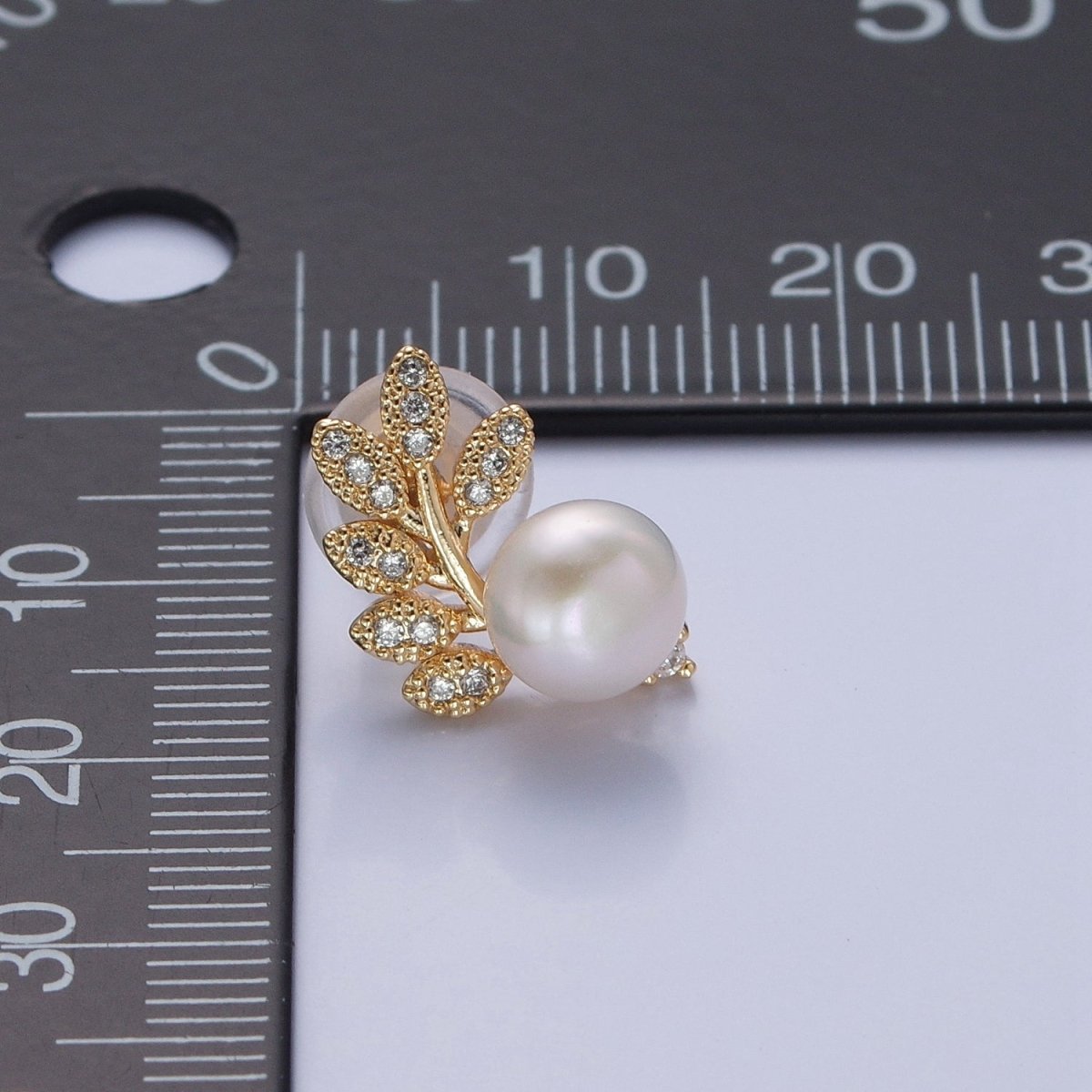 White Pearl Stud Earring with Gold Pave Leaf for Wedding Jewelry T-527