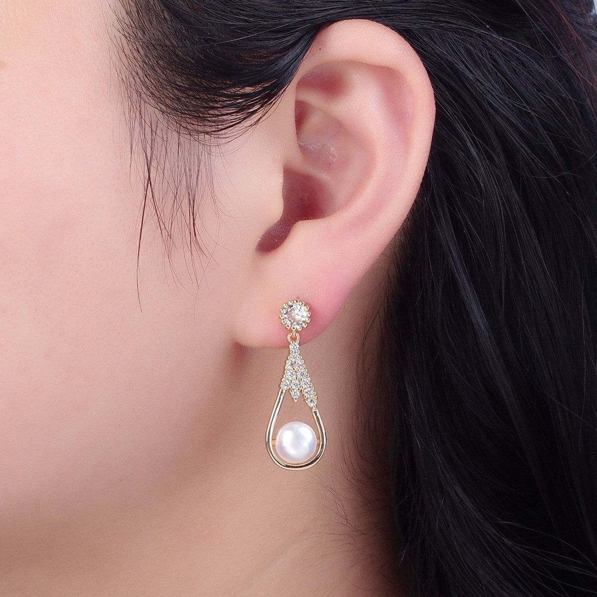 White Pearl Stud Earring with Tear Drop Gold Micro Pave for Wedding Jewelry T-535